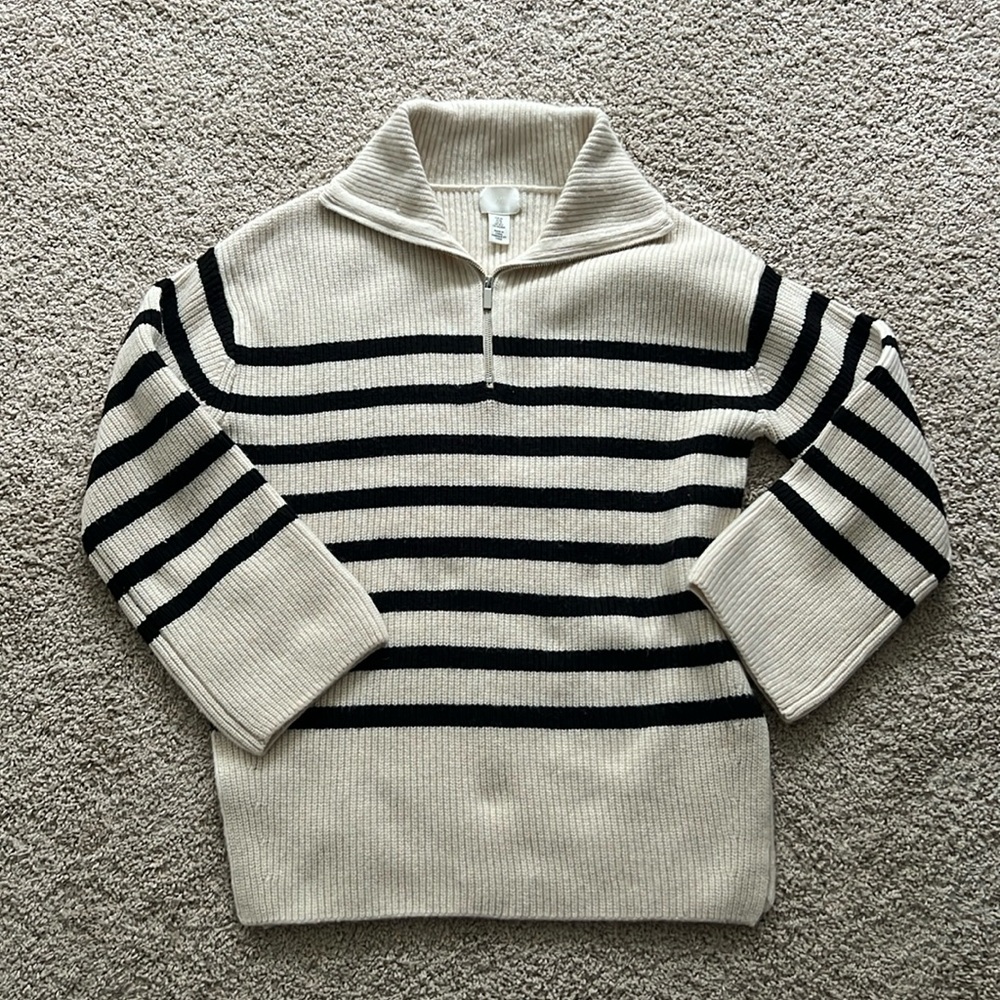 THICK & CUTE H&M SWEATER